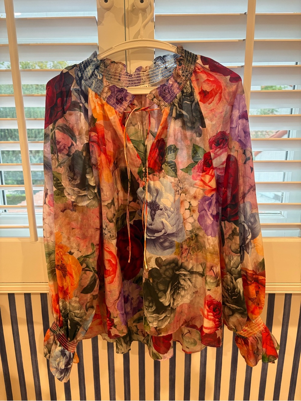Alice + Olivia Norah Peasant Blouse in Multicolor Floral Size Medium - Picture 4 of 7